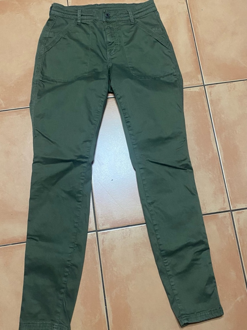DARK GREEN STRAIGHT LEGGED KUHL PANTS. SIZE 6R